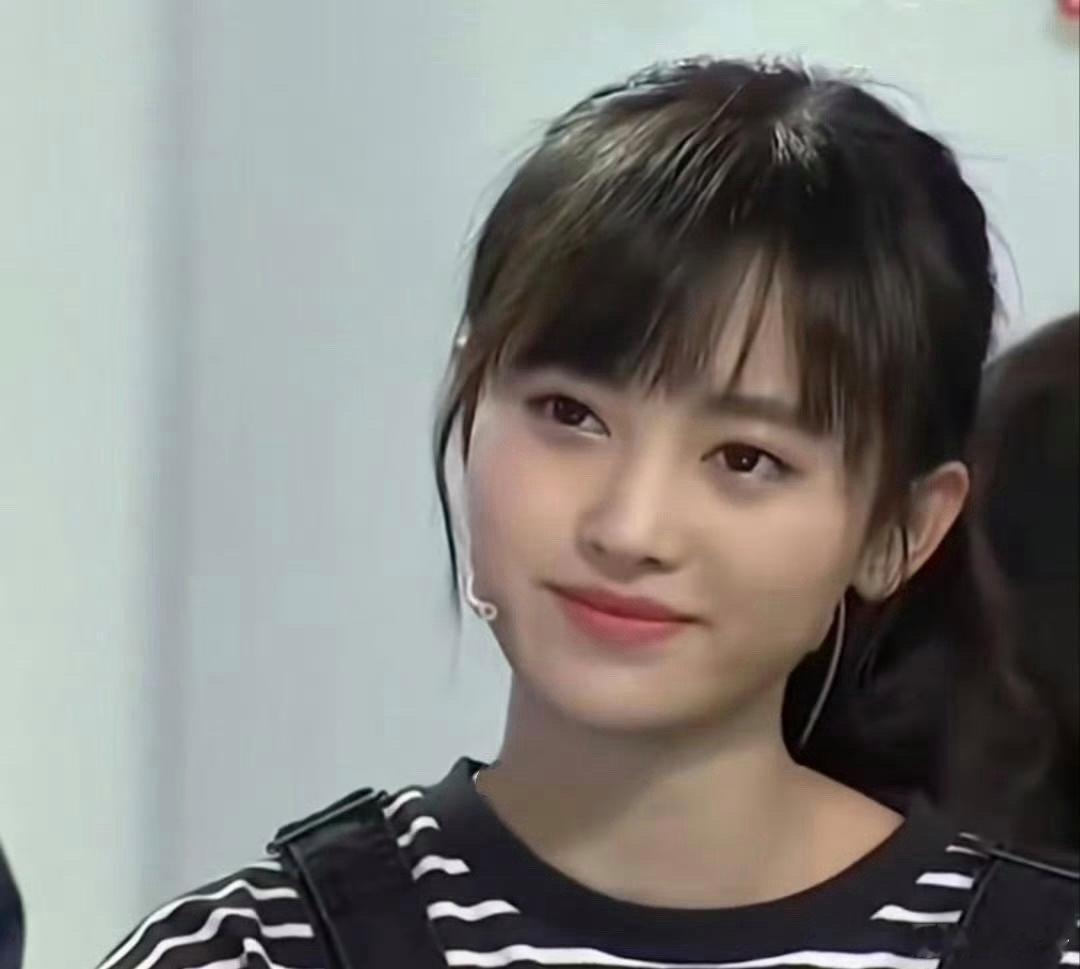 谁说鞠婧祎以前不美的？这不是挺好看的吗 ​​​