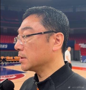#cba# 北京时间4月11日晚，CBA季后赛12进8第一场，上海男篮将坐镇主场