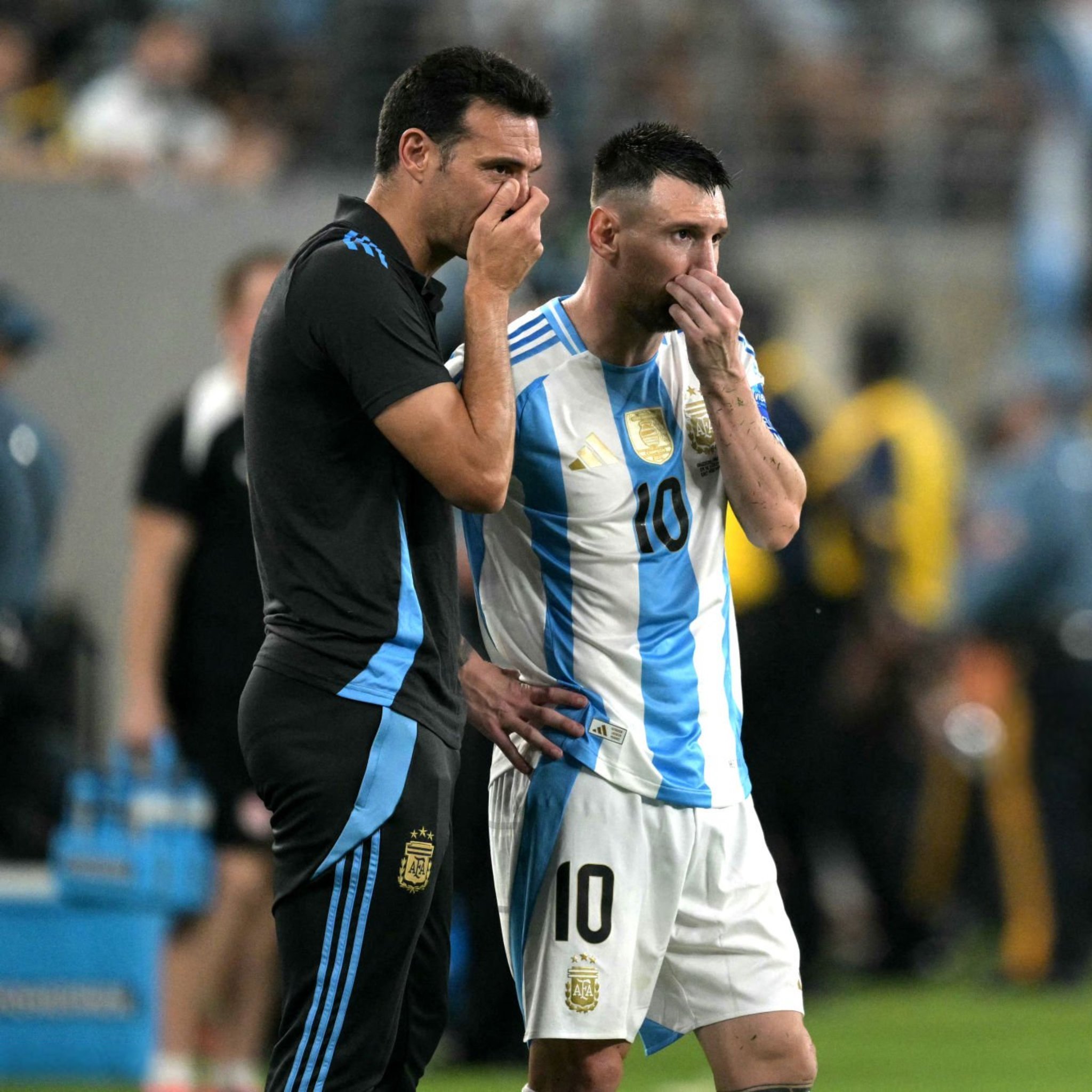 【🥹🥹🥹】斯卡洛尼接受采访🎙️：“只要梅西愿意，他就可以和我们在一起，即