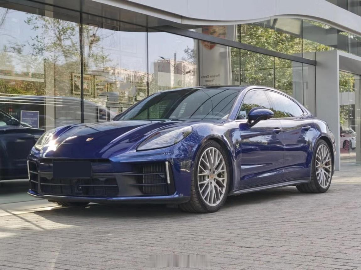 24款 保时捷 Panamera 2024年04月上牌 ，仪表里程5500公里车