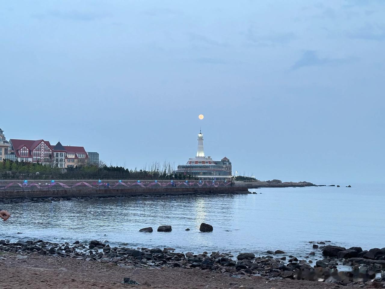 海上生明月