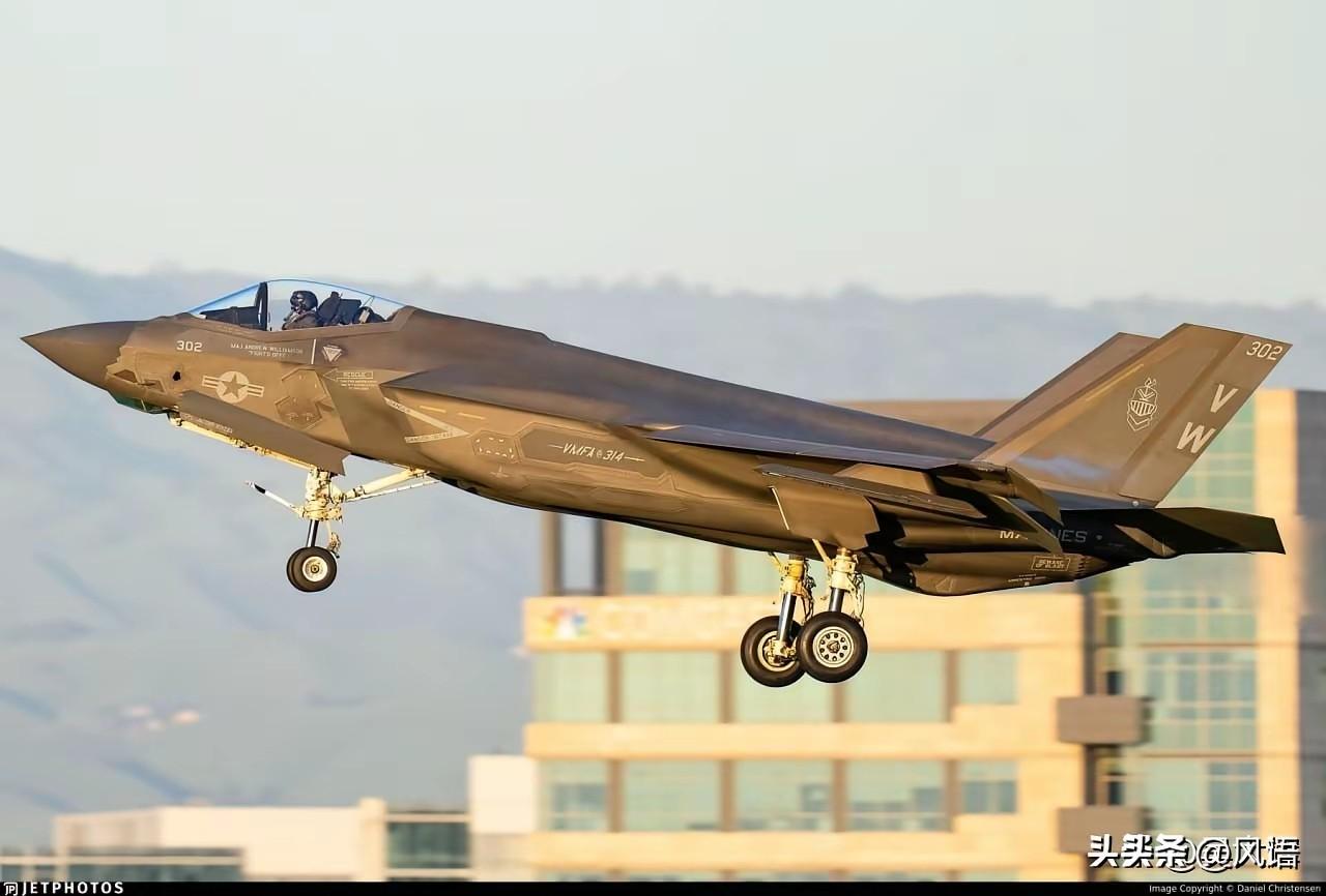 在雷达方面，中国报道相对低调，美国则喜欢吹牛B，这次把F35的雷达吹掉了，据说与