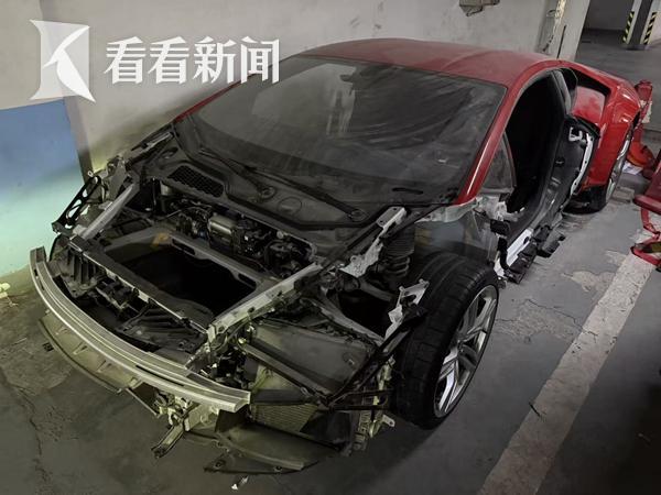 离谱！一名常年旅居在国外的女士，2026年3月出国前，将一台价值百万的红色进口跑