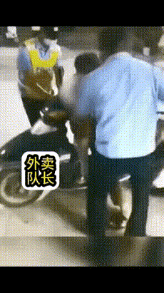 如果是外国人你们敢这样吗？城管都够牛逼了，可是他们对外国人玩音乐却只是温馨提醒，