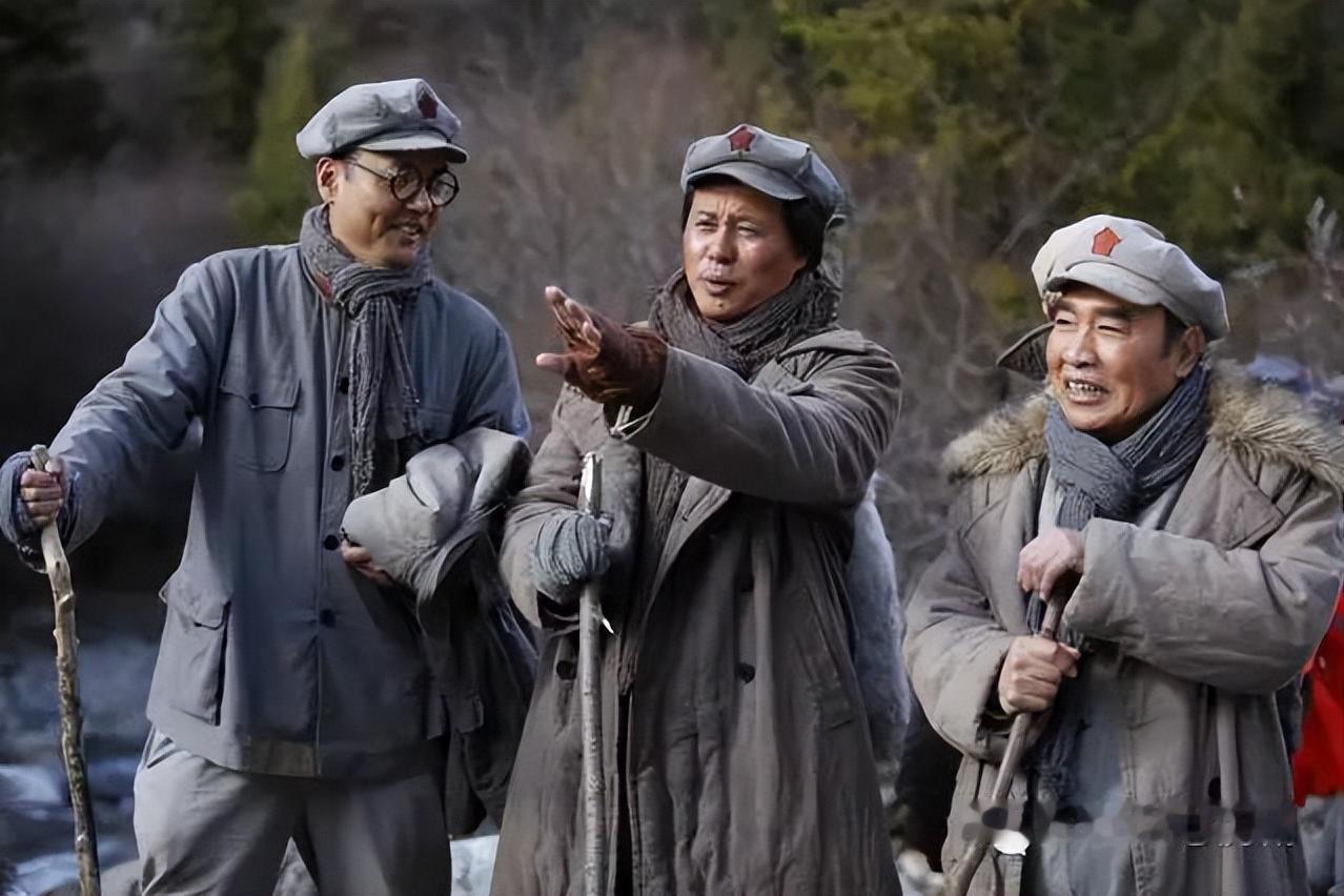 长征队伍进入贵州山区，正是最艰难的时期。粮食早已见底，战士们常常靠野草充饥。这天