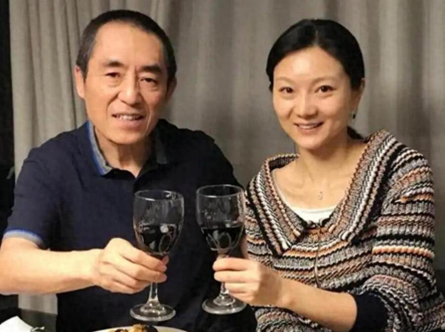 76岁的张艺谋：尽管岳母比自己小了11岁，给她尽孝是本分也能坦然 