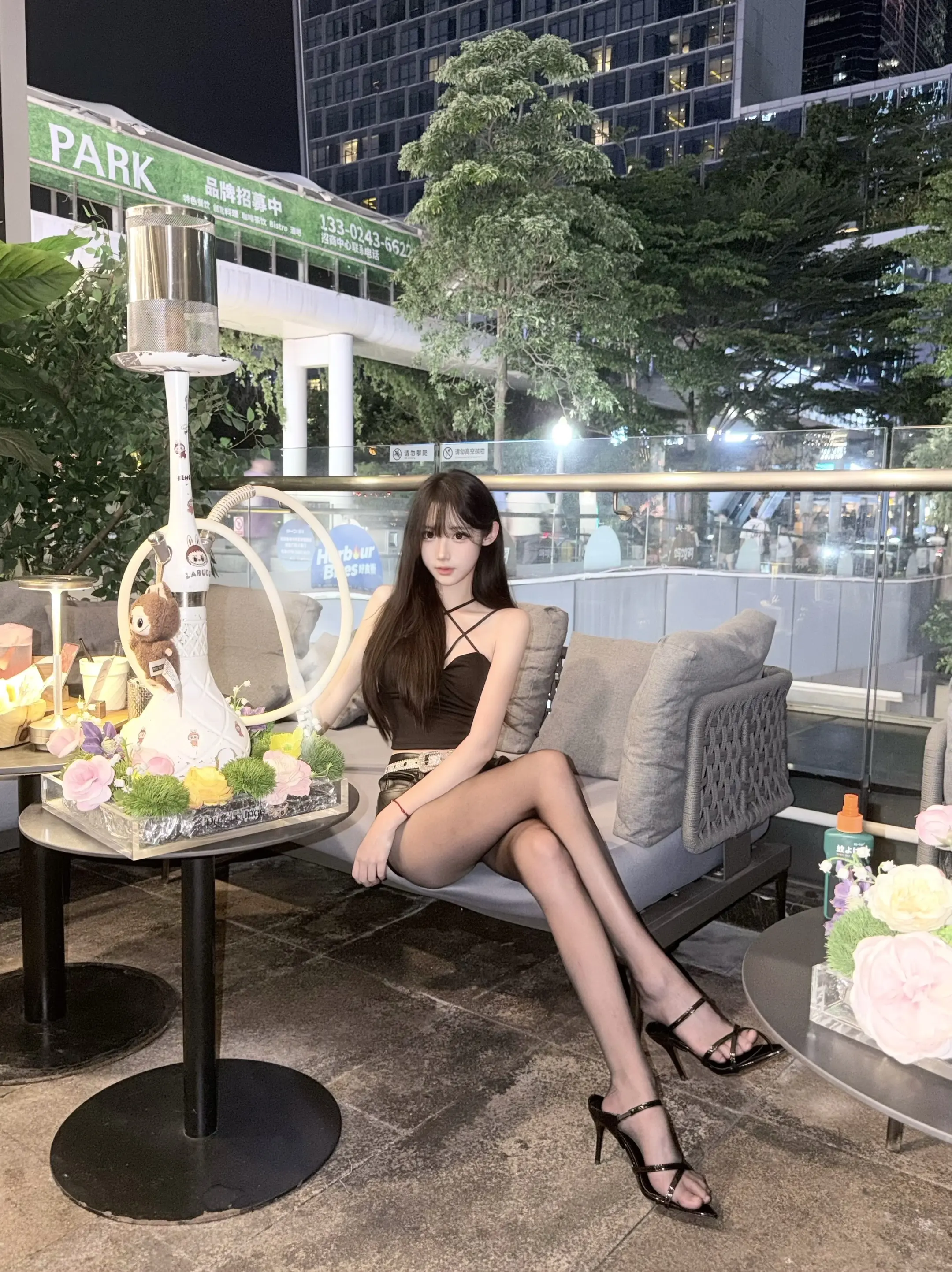 世界以痛吻我 我回以肤白美貌大长腿