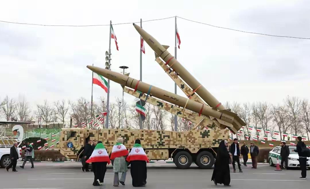 ​美国参议院长约翰逊向大家透露出一个真实的数据：伊朗每个月能生产新的导弹的能力已