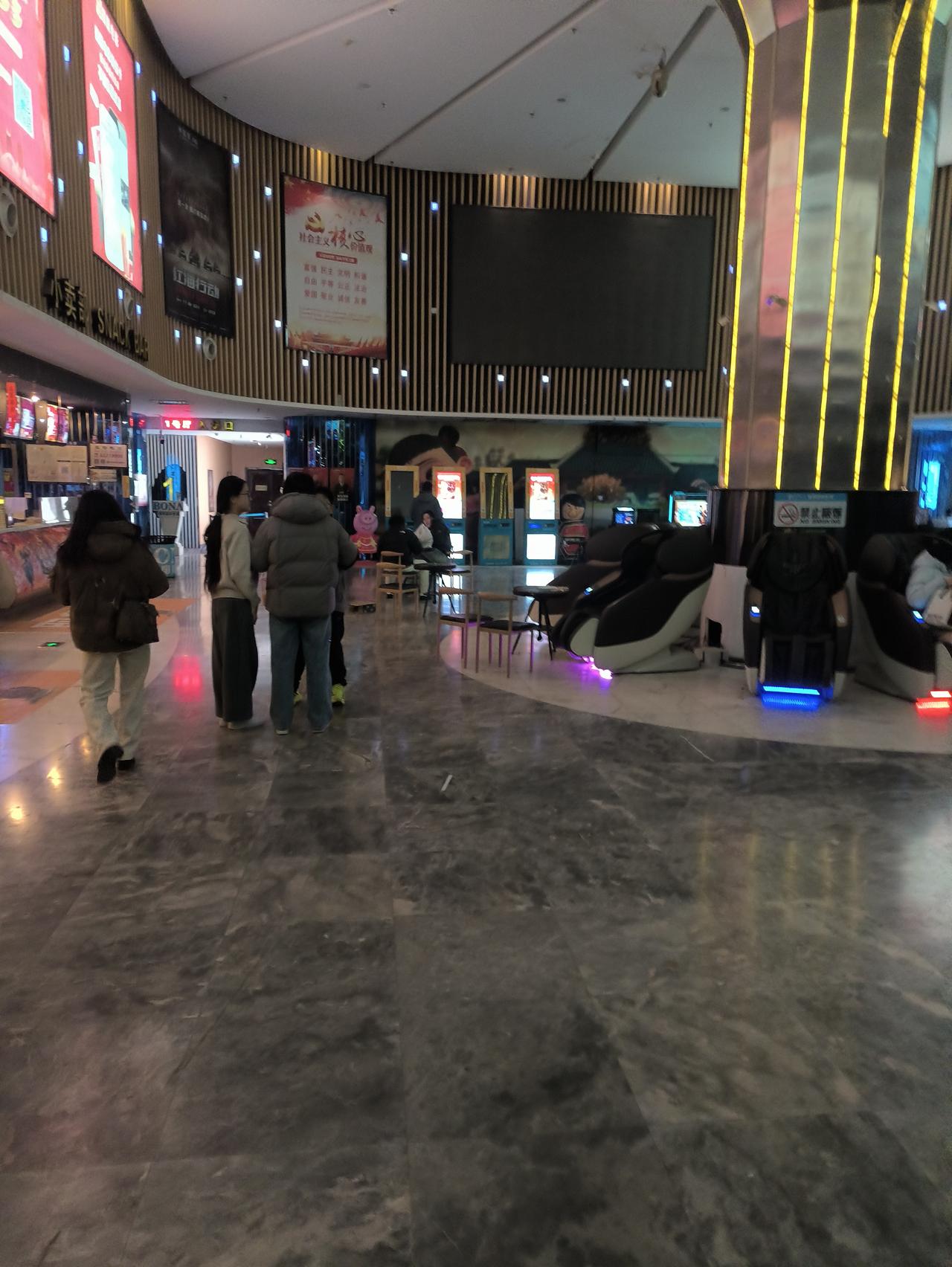 山东淄博生命力最顽强的影院，博纳影城。
2013年跟随茂业一起开业的。现在茂业关