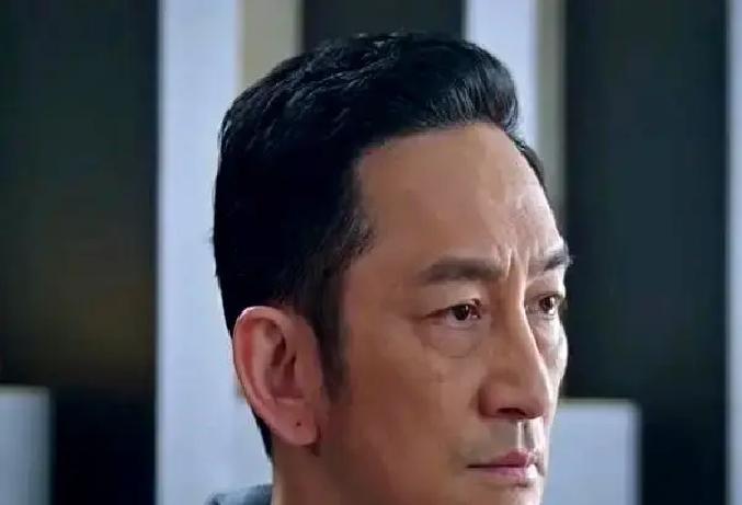 百亿遗产一夜清零
 
养女念媛在遗嘱宣读那天才知道，自己叫了二十年爸爸的人，把全