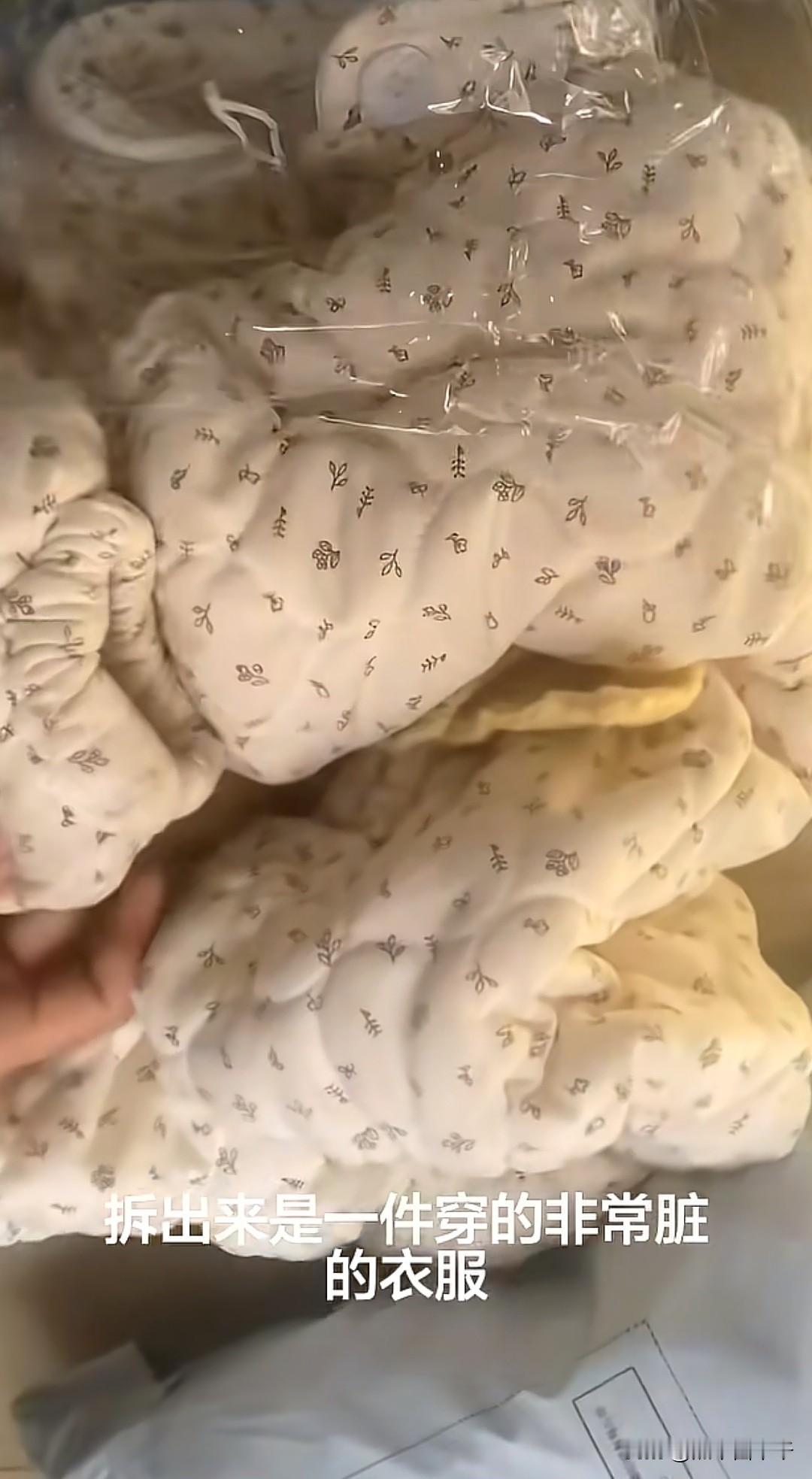 好离谱！退货退款居然是以旧换新！
近日，有网购平台卖家爆料，山东滨州的王女士在其