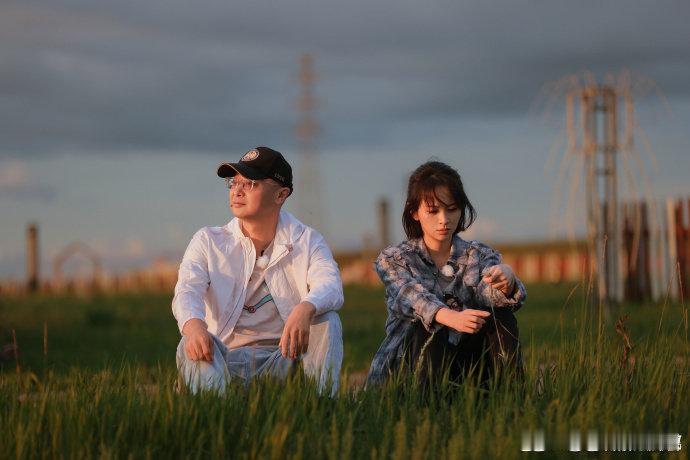 邓莎一个人再见什么爱人再见爱人咱就说成熟的男人永远为你铺好路，路行是真的爱死了邓