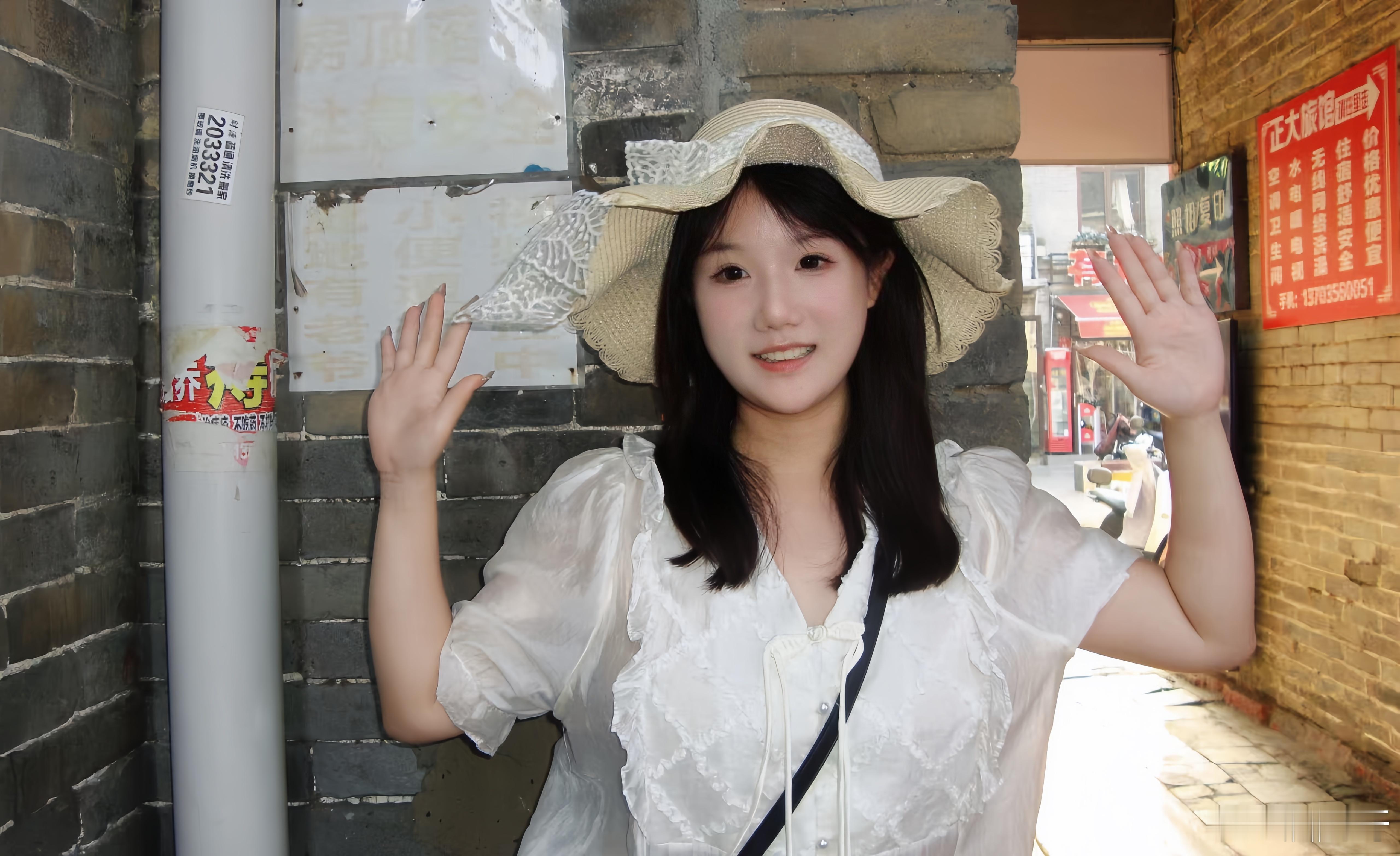 懒得p了 最近照片太多^_^都不想精修发了（霏子p的第一张我很喜欢 和我的p图风