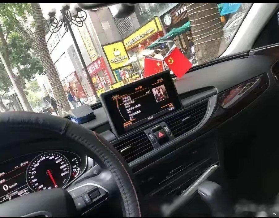 今日去我姑父家，他竟买了台新车，牛得很呐！他还让我猜是啥车，说猜对了给我一万块奖