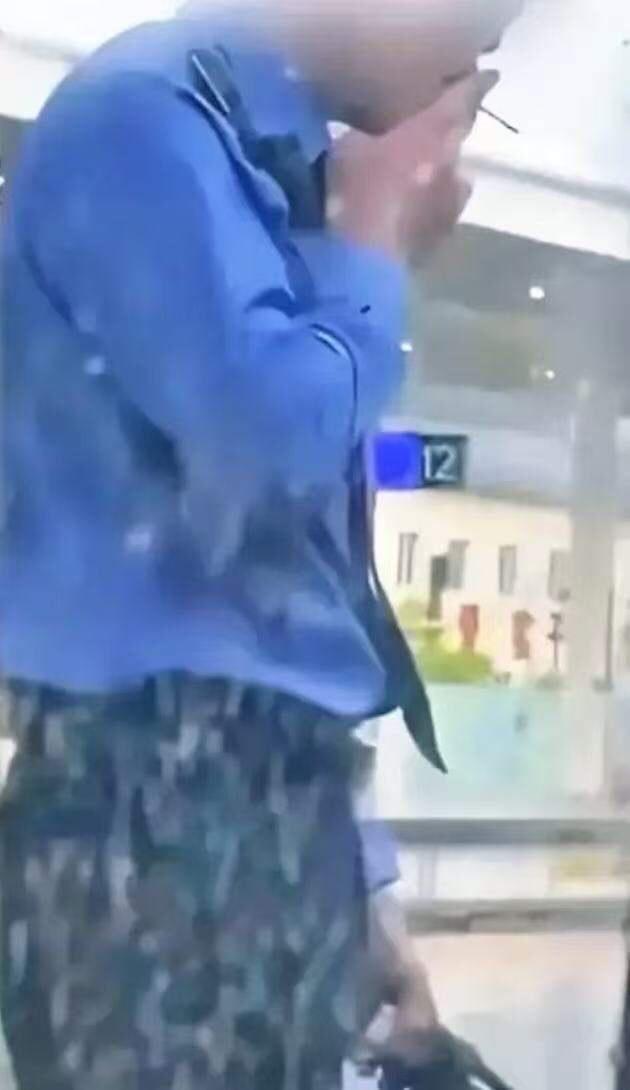 投诉铁路员工吸烟的沈女士抑郁了，她怎么也想不明白：我明明是站在正义这边啊，举报铁