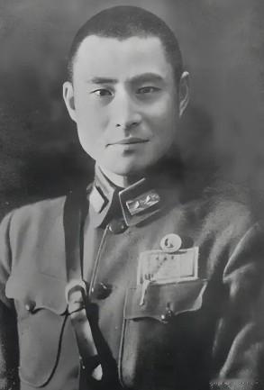 国民党战犯黄维71岁终于获赦，苦等他27年的妻子跟他团聚不到一年，就选择跳河自尽