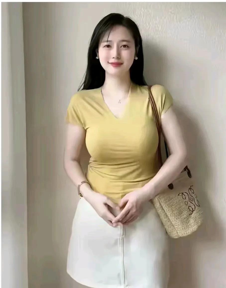 五年前，我带着一颗破碎的心，结束了那段不堪回首的婚姻。从此，我孤独地行走在人海中
