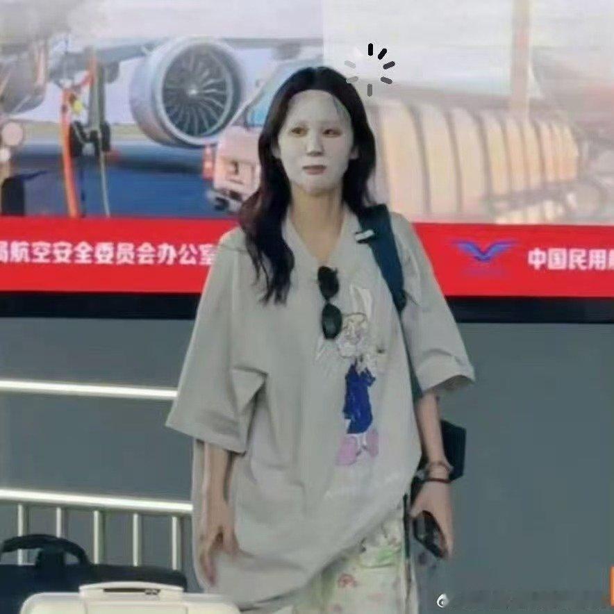 张碧晨参加歌手前后对比歌手2026 开局高冷气场拉满，墨镜一戴谁都不爱，全身心投