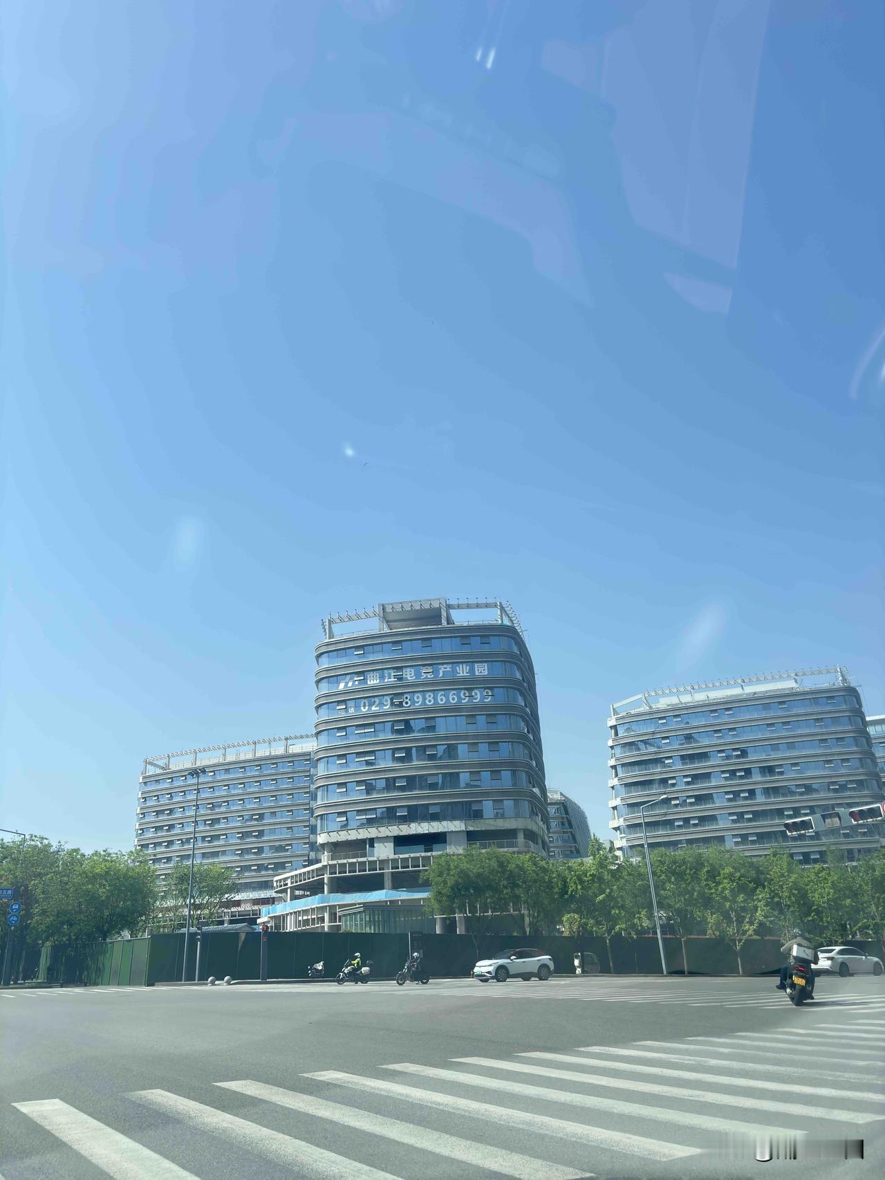 曲江电竞产业园，这个是搞游戏产业吗？主体建筑看着差不多了，里面装修进行的怎么样了