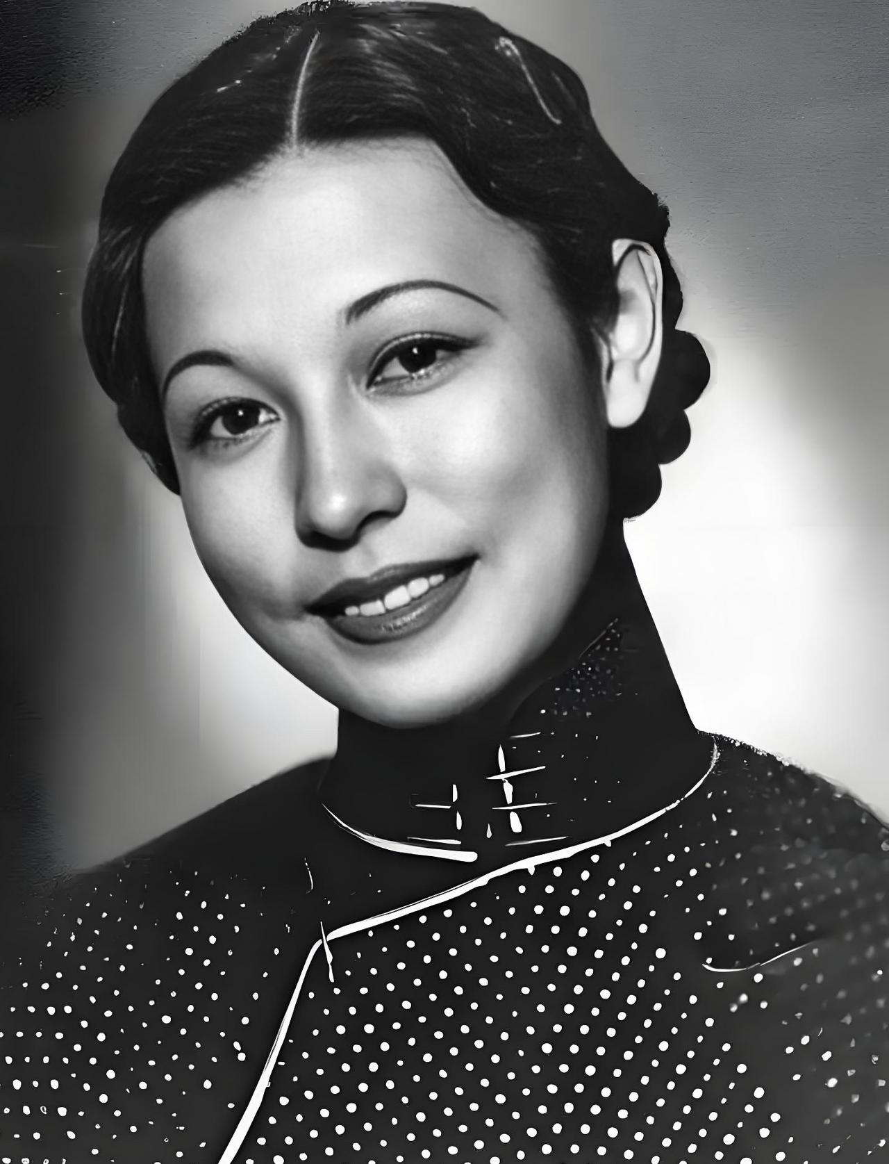 1943年，郭婉莹因难产住院，而此时，丈夫却正与一个寡妇缠绵。没想到，她不哭不闹