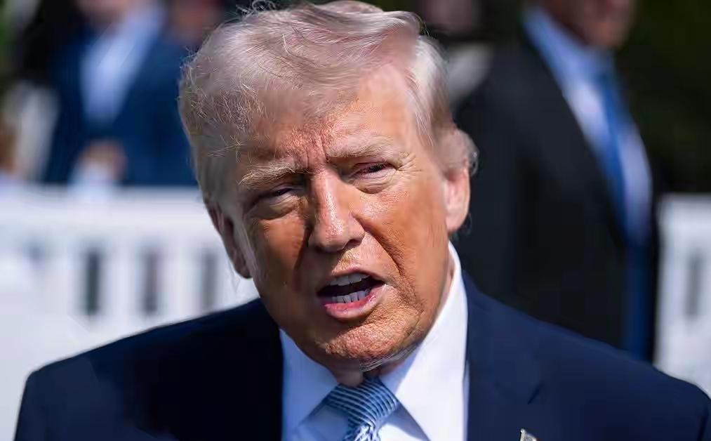 特朗普当地时间4月19日下午三点左右发文称，美国海军在阿曼湾拦截了伊朗“TOUS