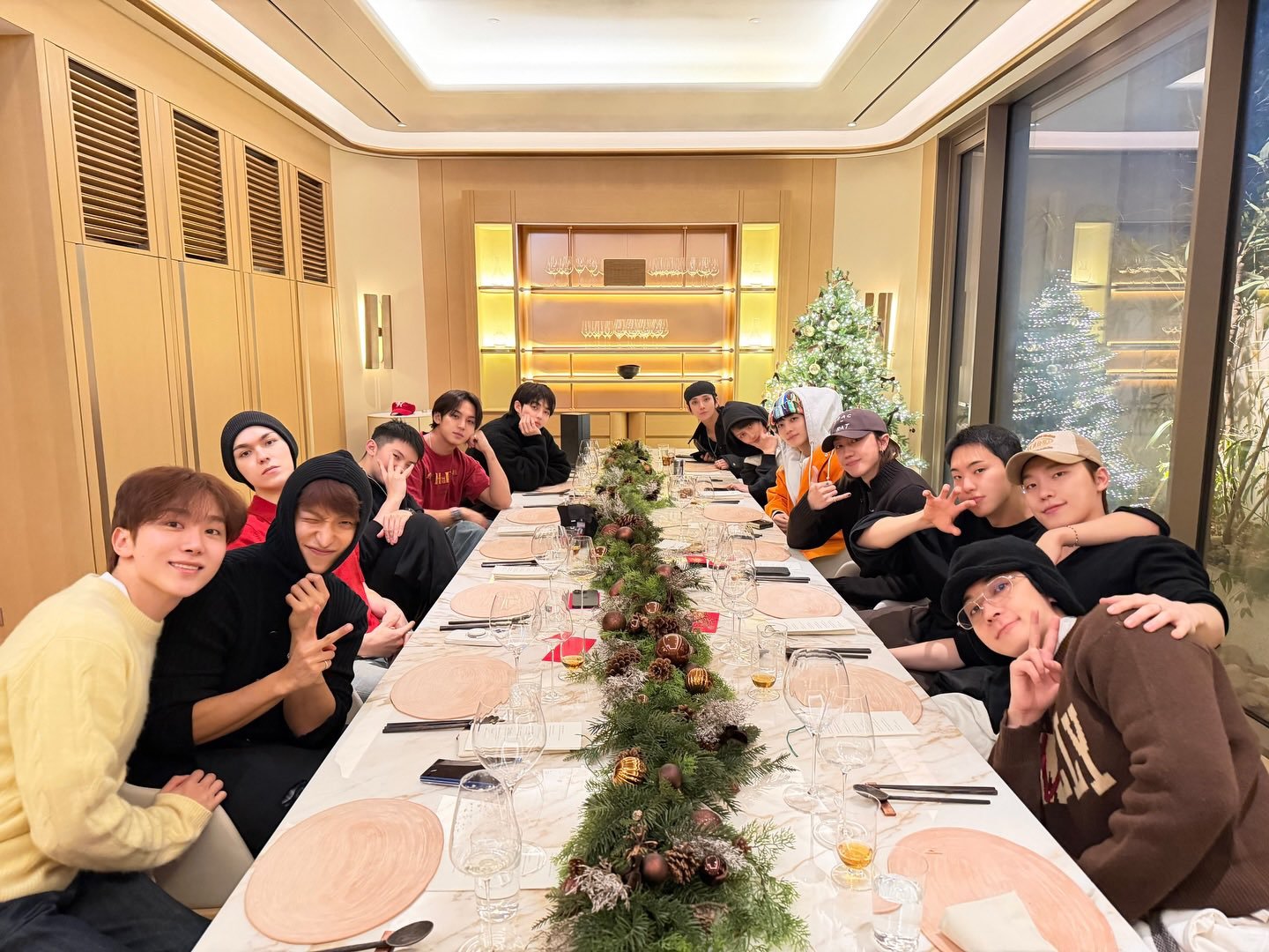 13个人会餐的SEVENTEEN 