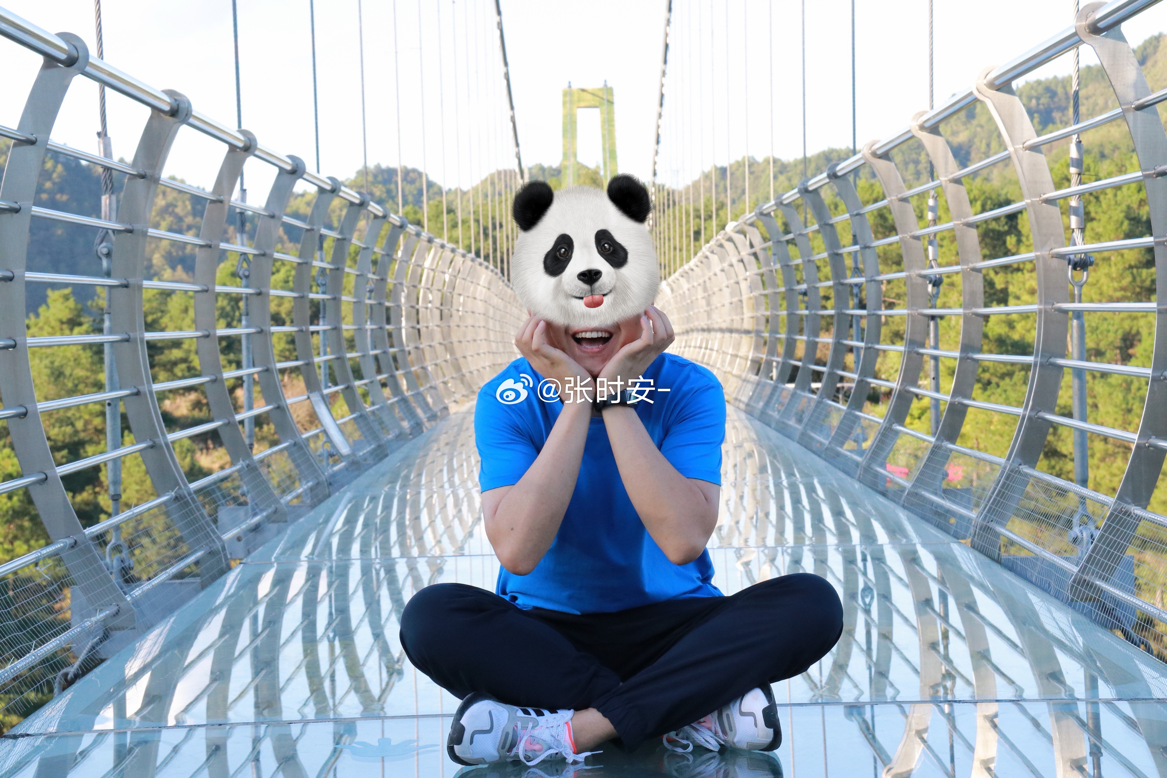 成年人就是过期了的小朋友（同事说我笑的像地主家的傻儿子） 