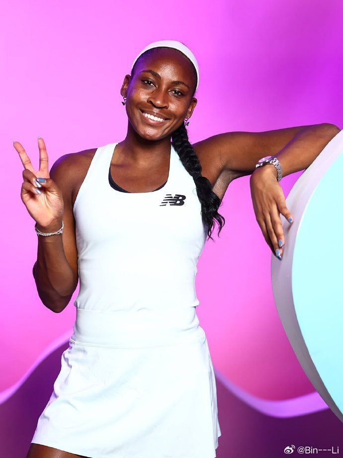 高芙因伤退赛 印第安维尔斯女单第三轮，高芙2-6/0-2落后时因伤退赛，伊埃拉首