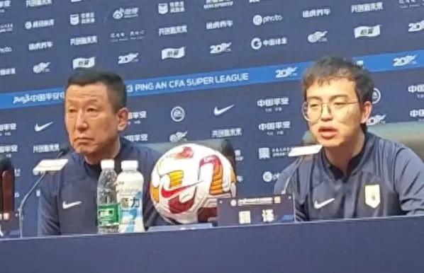 泰山队三外援直接上救护车去医院，赛后发布会崔康熙回应费莱尼、克雷桑、帕托伤情：恐