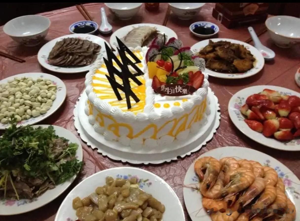 个人认为，在中国，一个人的出生时间最好阳历农历都标明，因为现在普遍采用阳历，特别