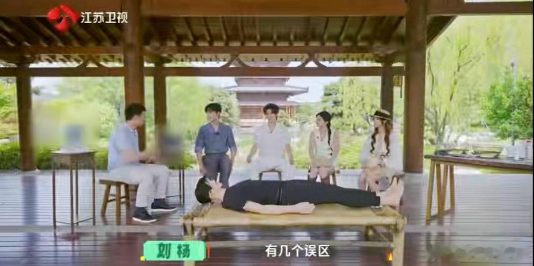 中暑后的正确急救方法国医少年志 天气热得离谱，中暑急救别凭感觉！别灌冰水别用酒精