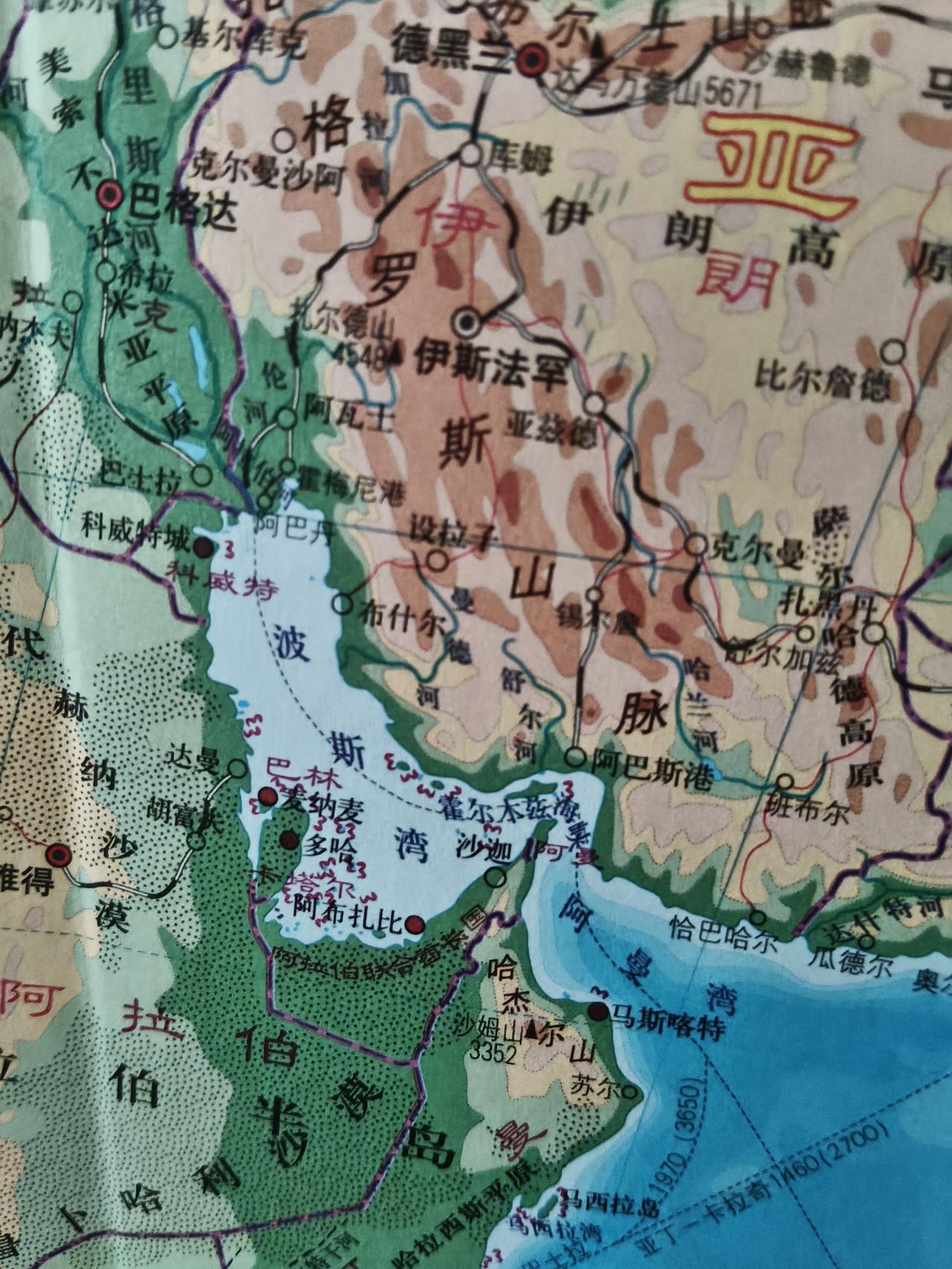 特朗普要把全世界拖下水！
其实我不赞成伊朗封锁海峡！
特朗普现在也要封锁海峡了，