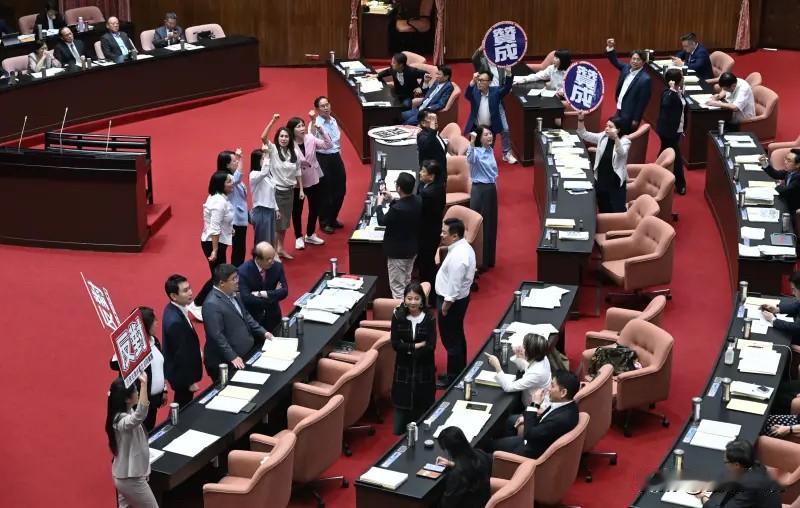 军购预算加速！立院520付委审查

台立法机构上周三读通过7800亿军购特别条例