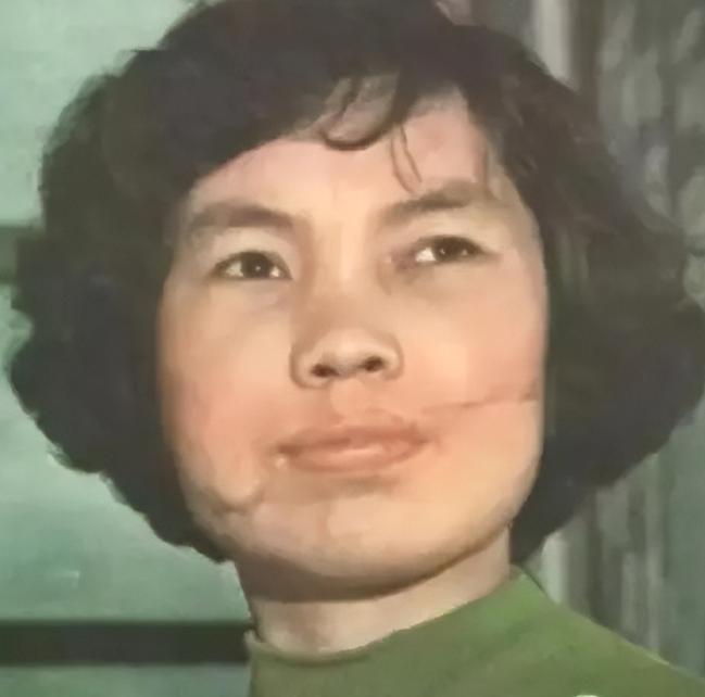 “快来人呀！”1959 年，一位妙龄少女睡觉时，6 名男子突然闯入，将她残忍折磨