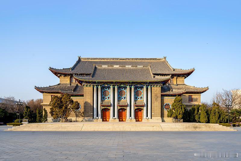 河南的大学还有一个排名，如果不算军校分可以4个档次：
第一档：郑州大学
第二档：