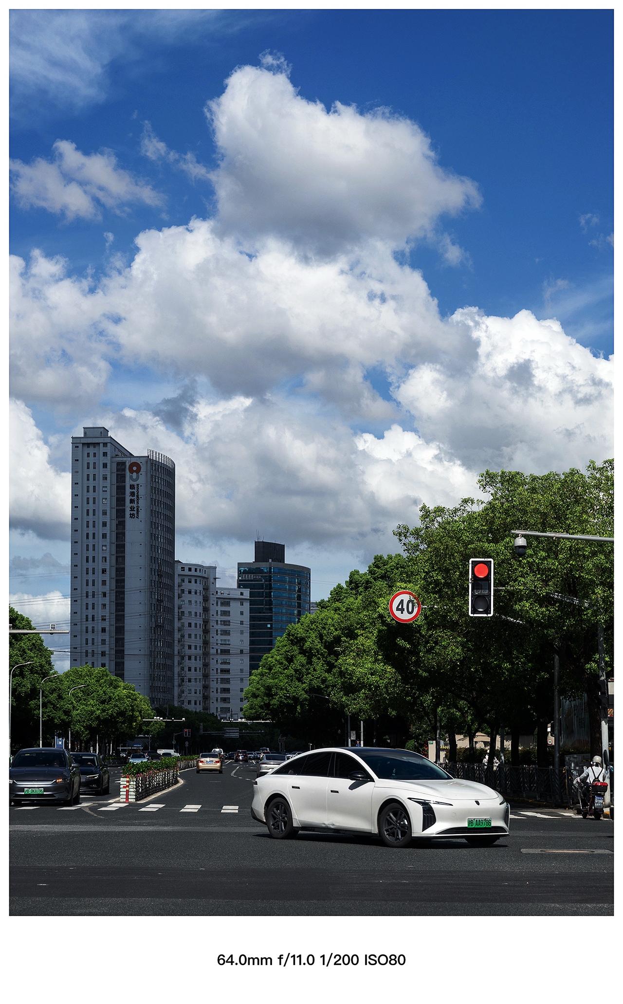路过的天空与云彩…这些天空分别来自于近期的上海、宁波、常州… 城市光影收集者 城