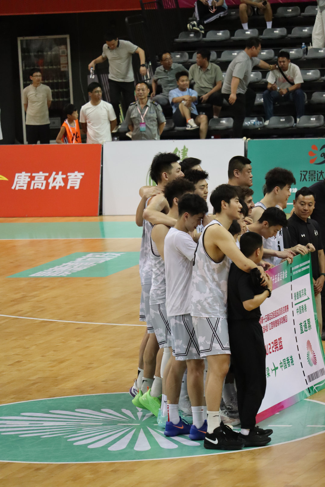 球迷投稿全运会u22辽宁队在景德镇赛区五战全胜直通中国香港辛苦了，小伙子们[作揖