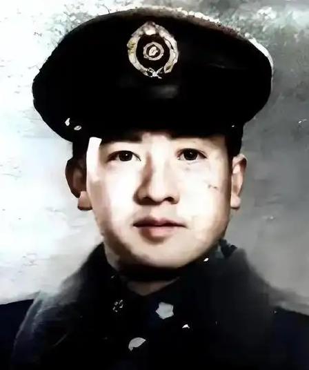 12岁当上校，23岁当军长，28岁指挥5万人跟彭德怀死磕兰州。这位西北军阀的独苗