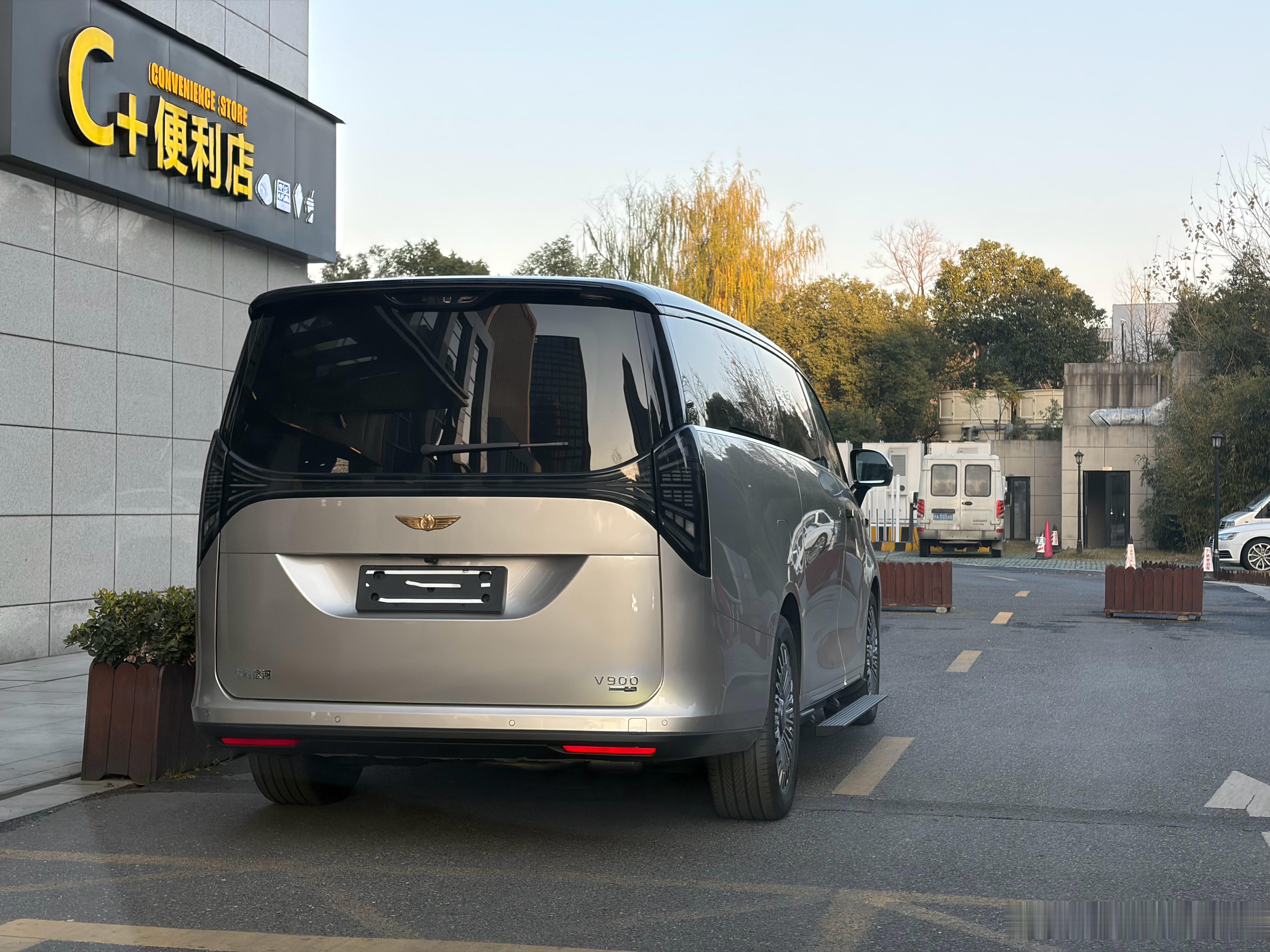 吉利银河V900，这车是真的大呀 