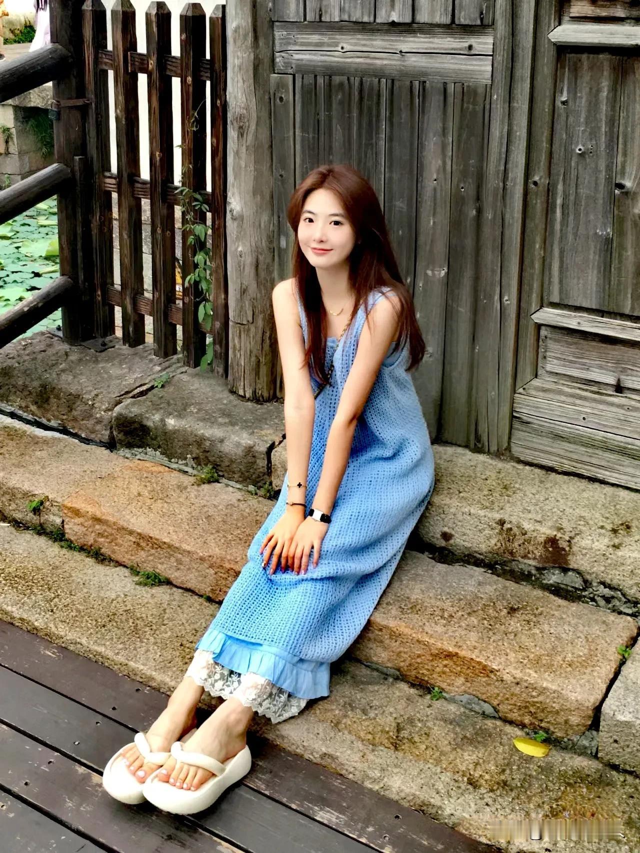 夏日清凉，裙摆摇曳。#打卡夏日美照#