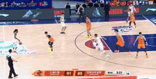 史密斯打王哲林拿3+1，他一鸣惊人，给贺希宁助力

今晚在上海主场，阵容那么豪华