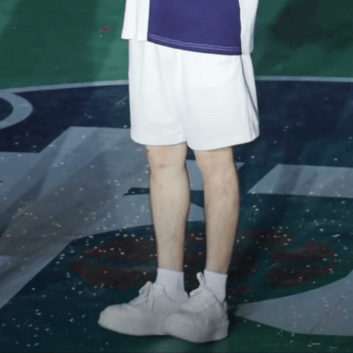 最搞笑的是你在地铁滚梯上和十个人说“不好意思赶时间借过一下”提早一分半进站结果和