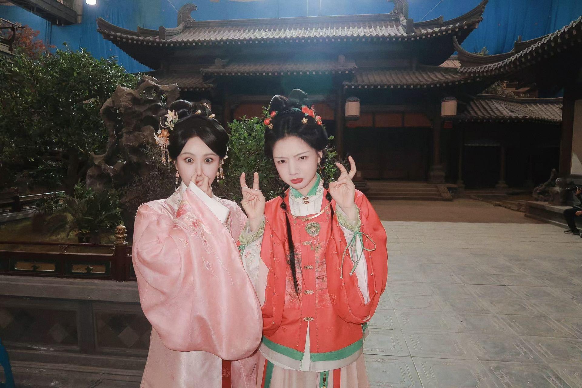 李菲儿戏外基础戏里就不基础 戏中的她香囊、璎珞环佩叮当，细节控狂喜！戏外基础穿搭
