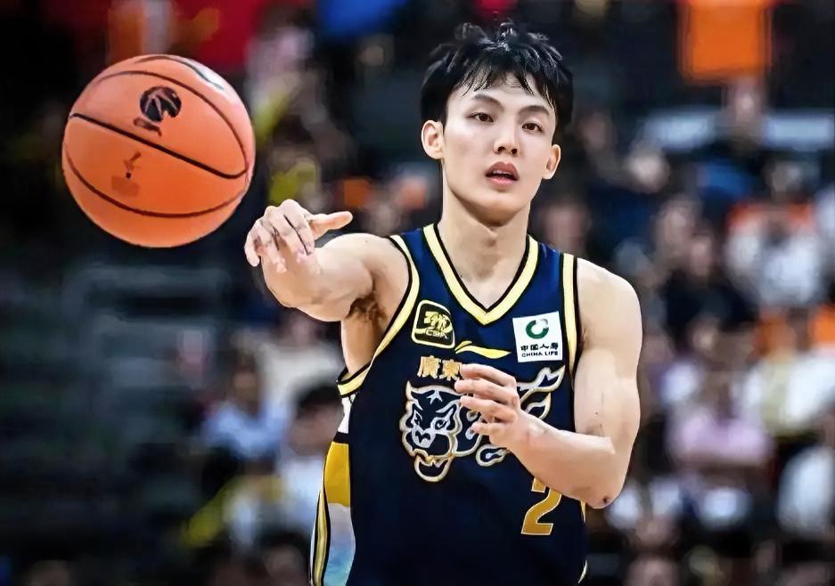 徐杰：球队的主控还得是你，半决赛对阵辽宁转折点就在球权到你手上开始？？？
赵睿：