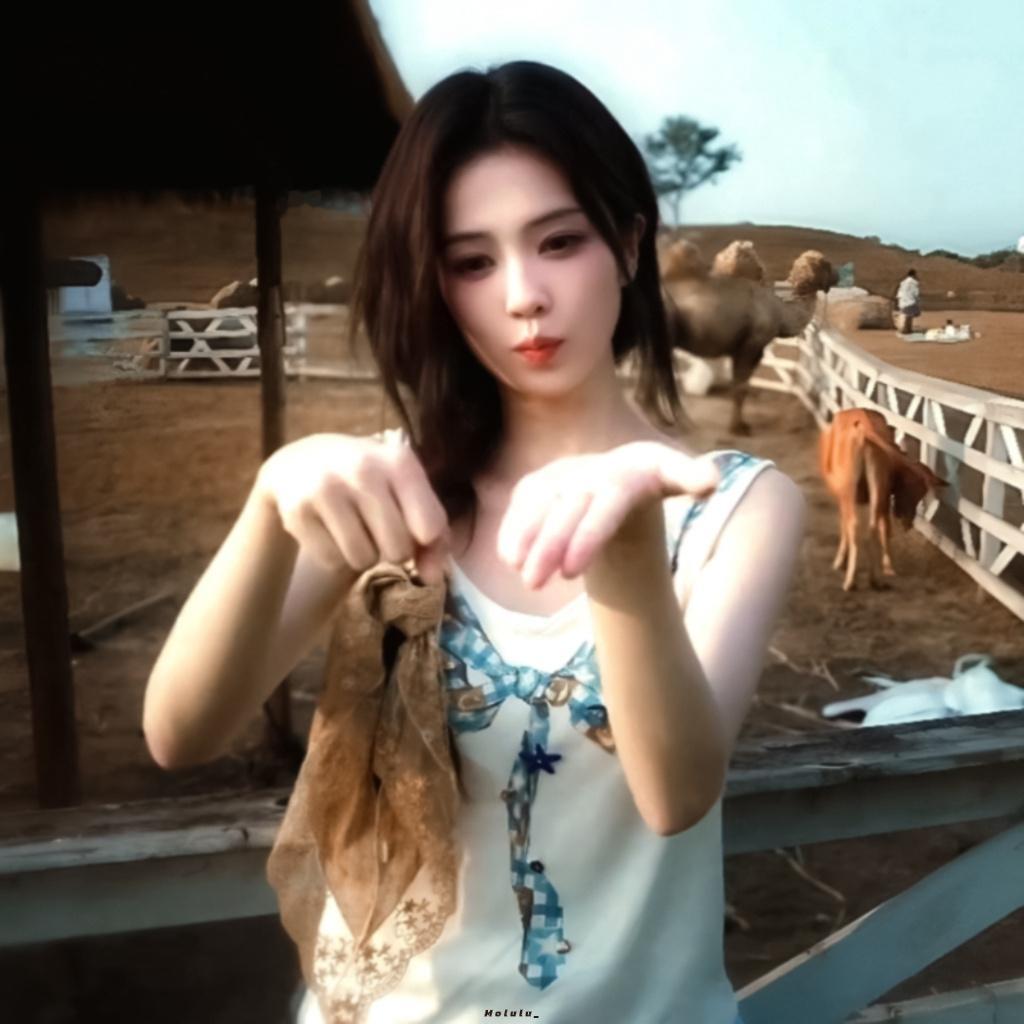 白鹿 这个排版有点不太好但是…幸福在于你一打开就能看到美神降临了开屏就是一只萌?