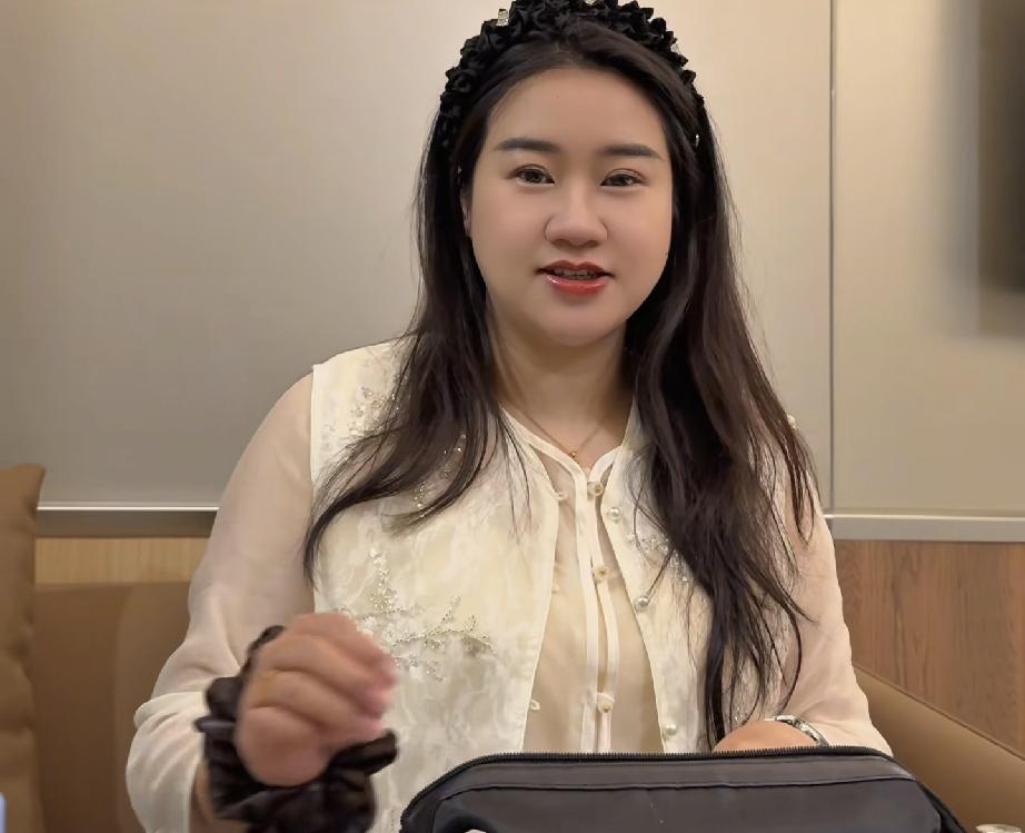 厉怀远大嫂1句话回复引争议
网友夸厉爸厉妈处事顶力高手！
厉怀远养母最了解他的处
