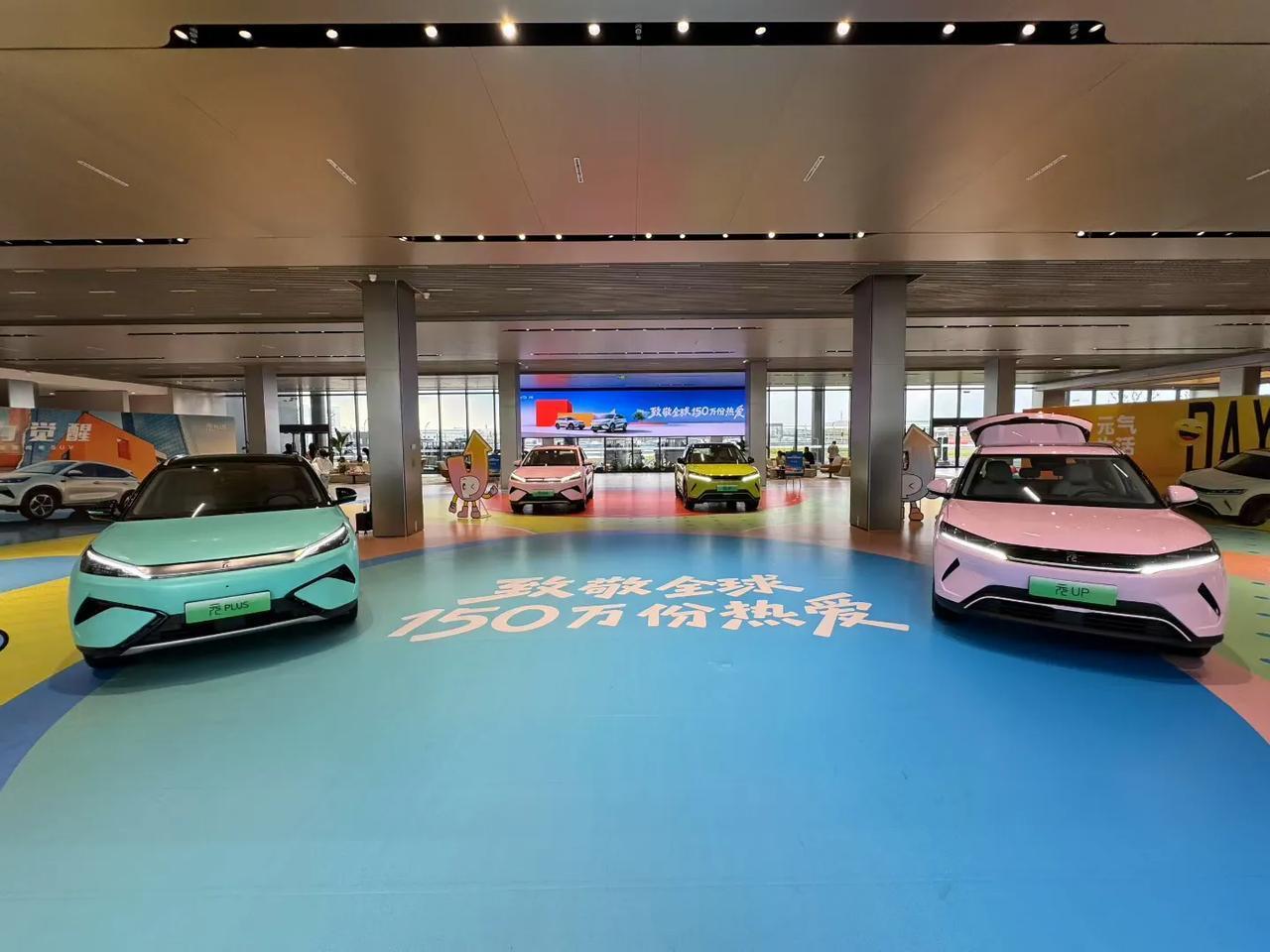 比亚迪元UP 301km领航型登场了，年轻人的第一台SUV！

全系标配电子怀挡