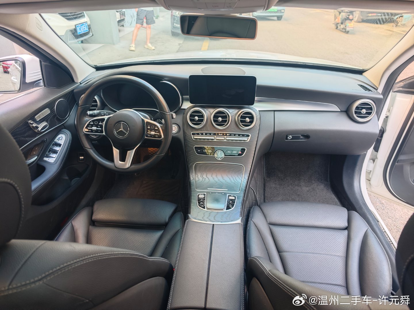 进口奔驰C260旅游版 喜欢瓦罐车型的朋友 可以来看看上牌2021年 公里4万 