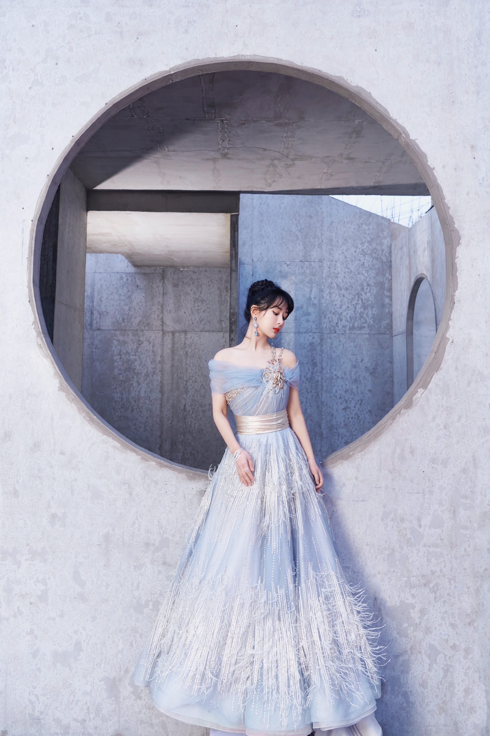  💜#杨紫# 希望你可以，像孩子一样快乐，像星星一样努力发光 ，像风一样自由。