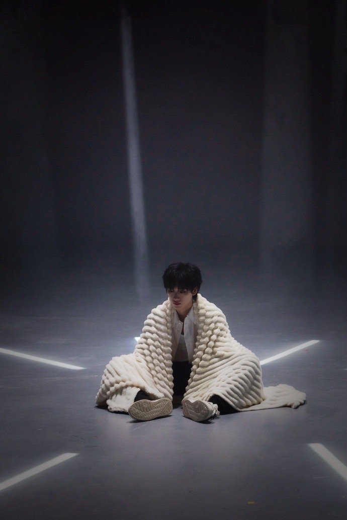 丁程鑫白衬衫练舞照丁程鑫躺一会儿 丁程鑫躺一会儿 ，丁程鑫白衬衫练舞照，谁懂舞者